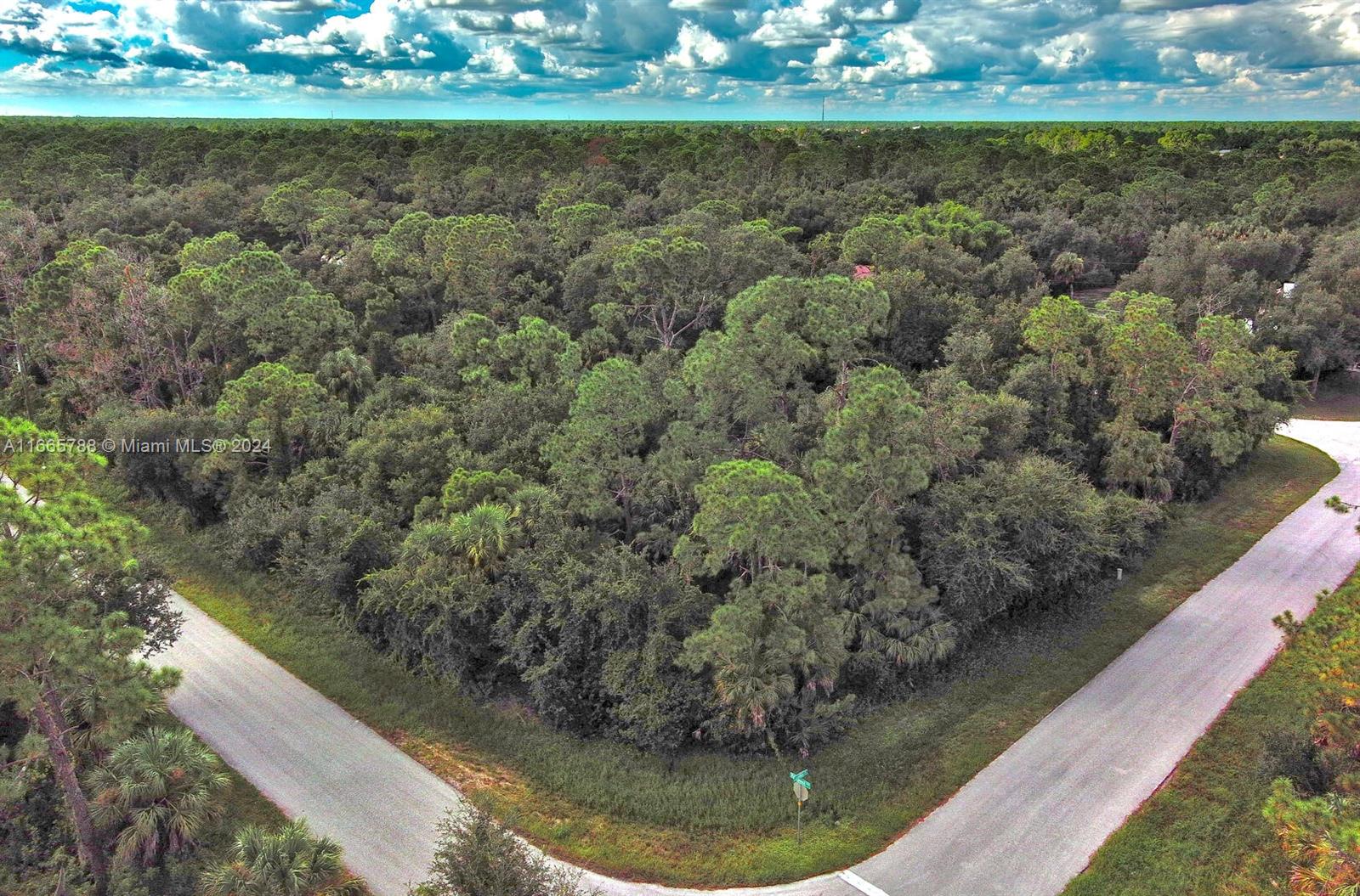 Port Charlotte - Land