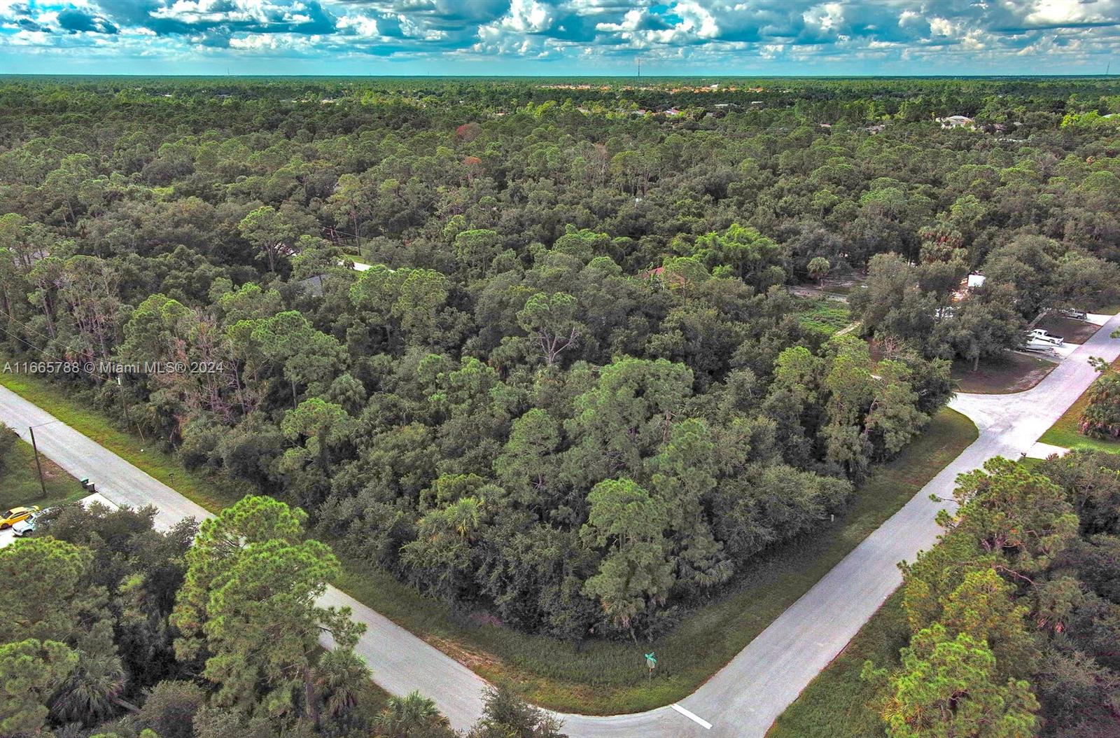 Port Charlotte - Land
