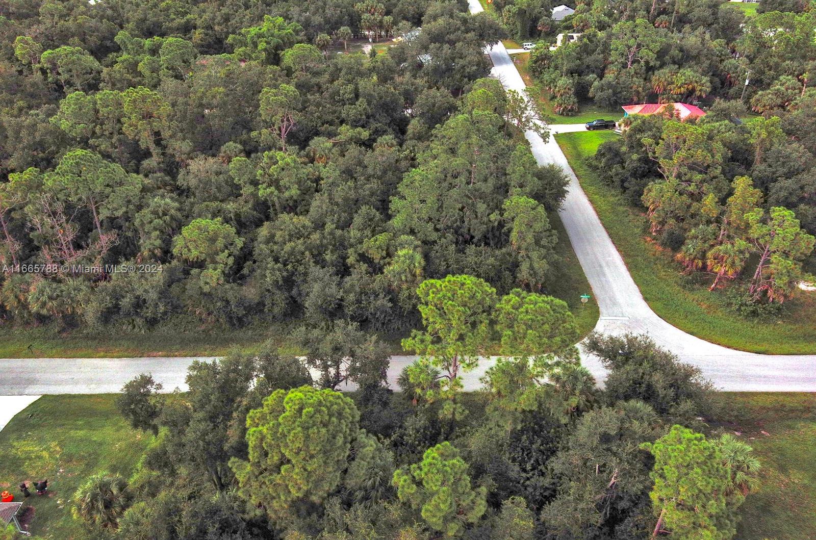 Port Charlotte - Land