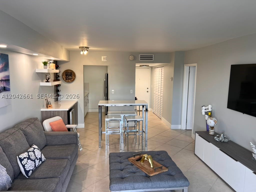VECINO DEL MAR CONDO - Residential Lease