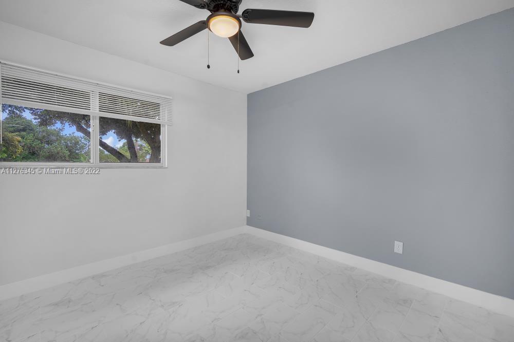 SUMMER LAKE CONDO - Residential