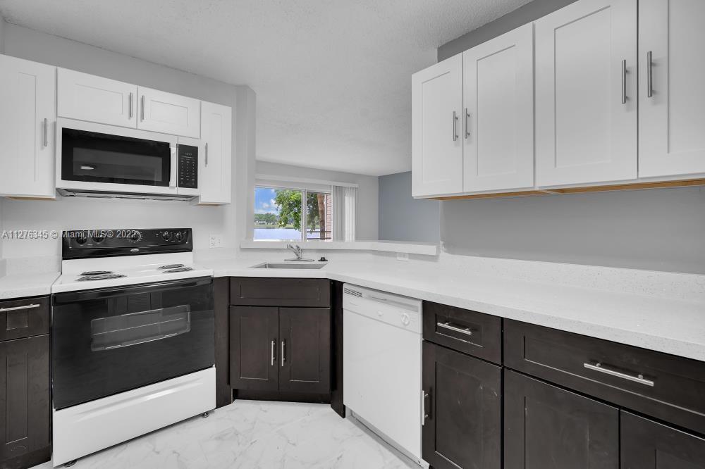 SUMMER LAKE CONDO - Residential