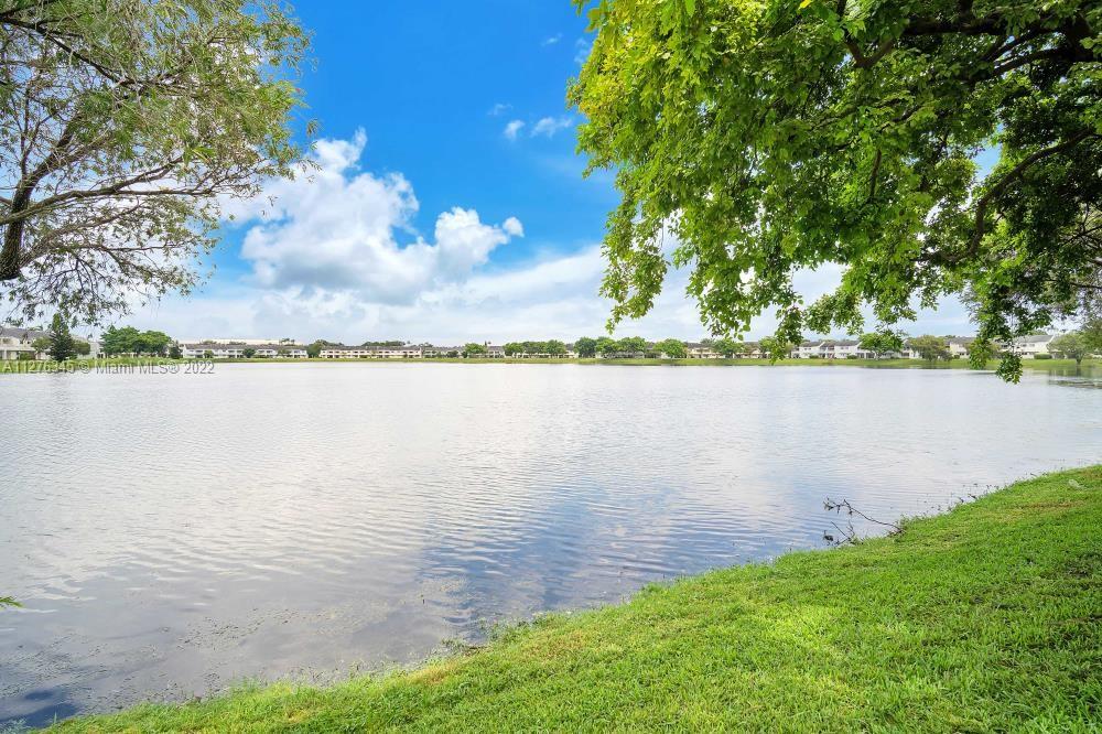SUMMER LAKE CONDO - Residential