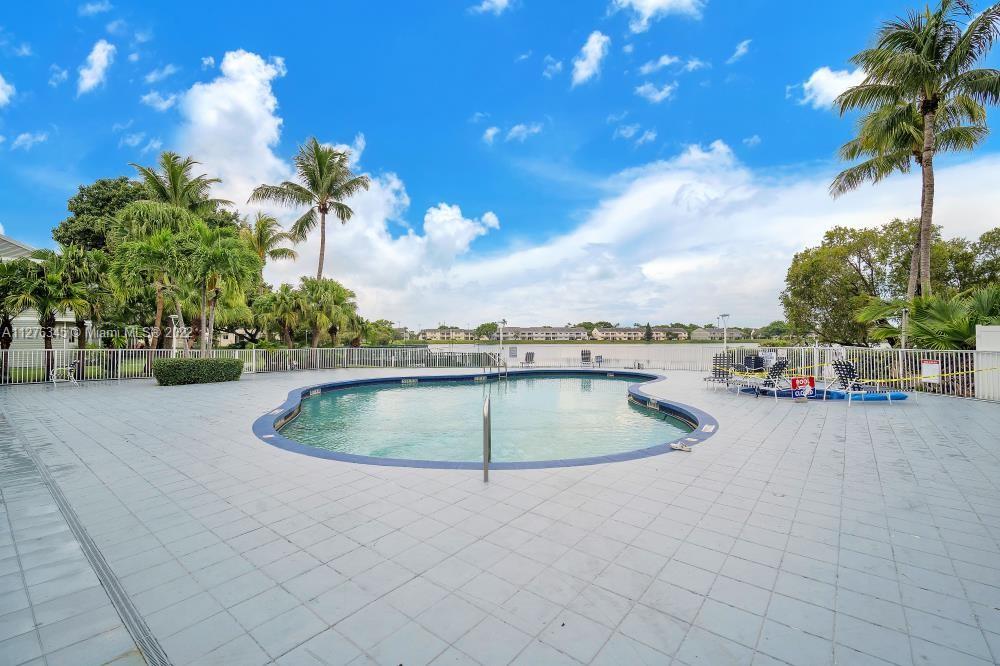SUMMER LAKE CONDO - Residential
