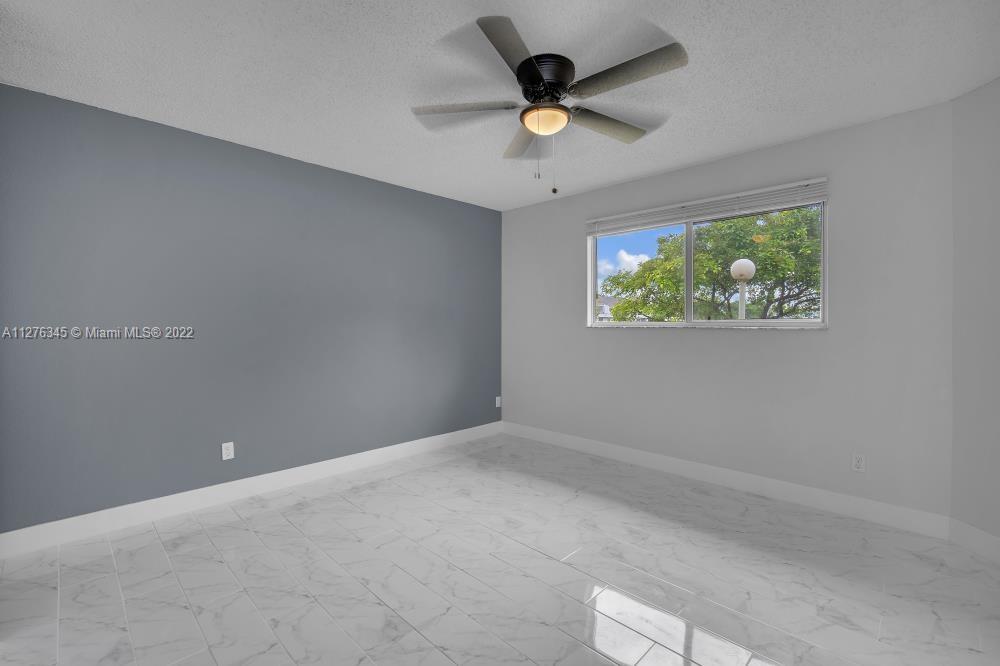SUMMER LAKE CONDO - Residential
