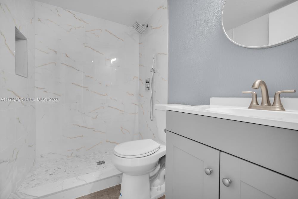 SUMMER LAKE CONDO - Residential