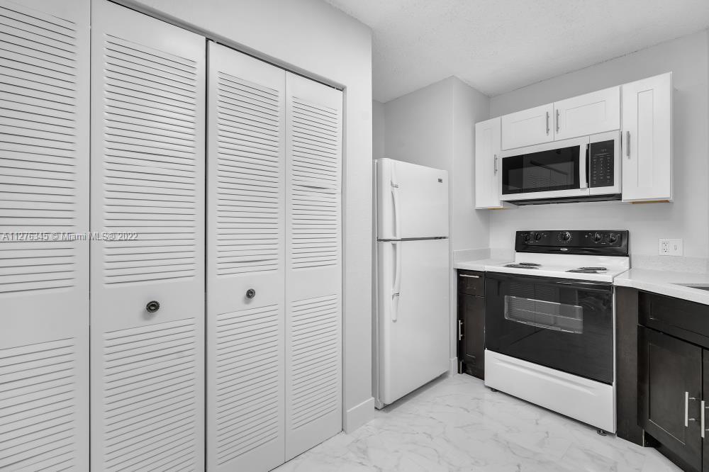 SUMMER LAKE CONDO - Residential