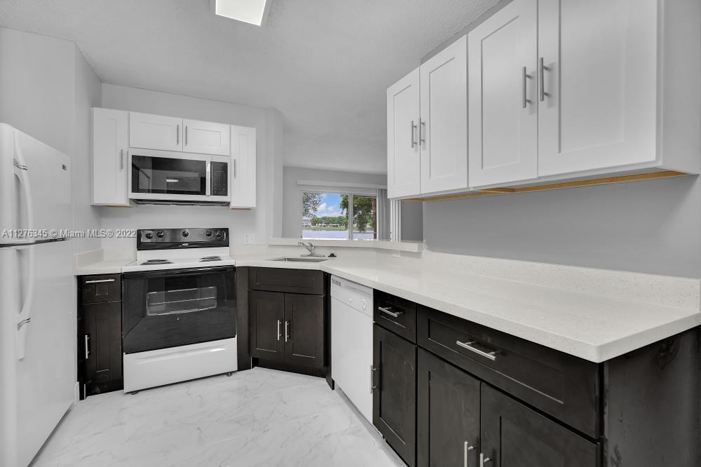 SUMMER LAKE CONDO - Residential