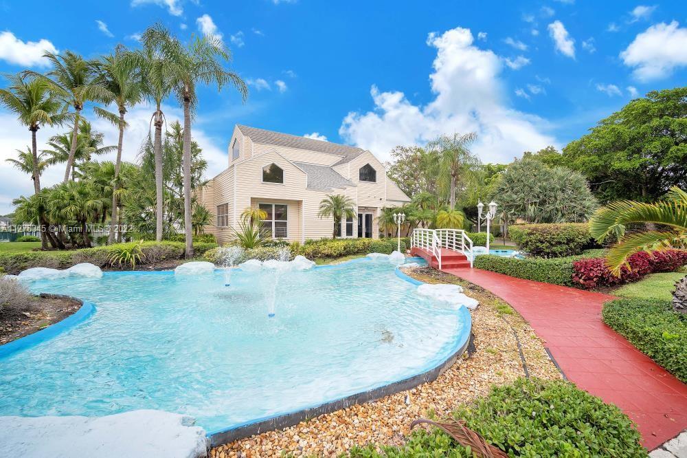 SUMMER LAKE CONDO - Residential