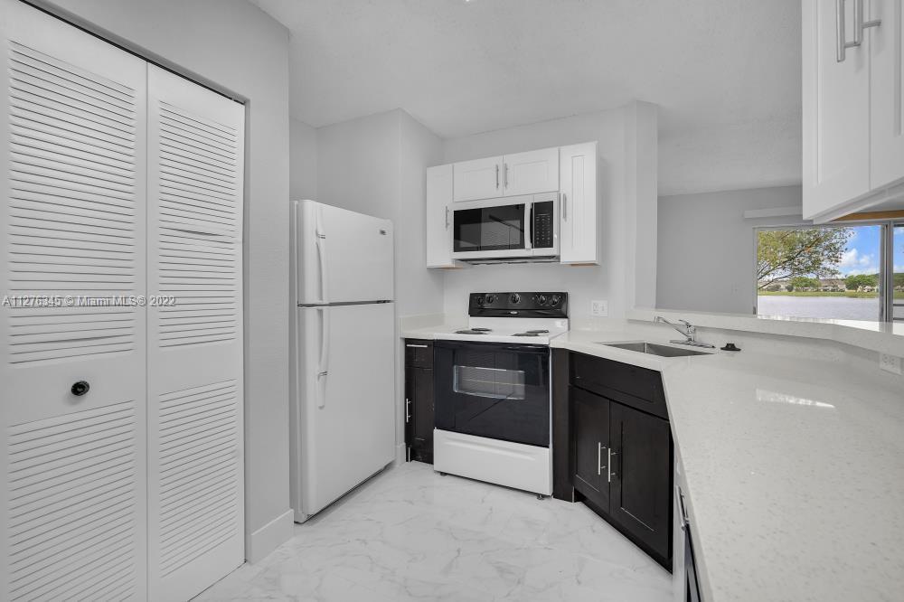 SUMMER LAKE CONDO - Residential