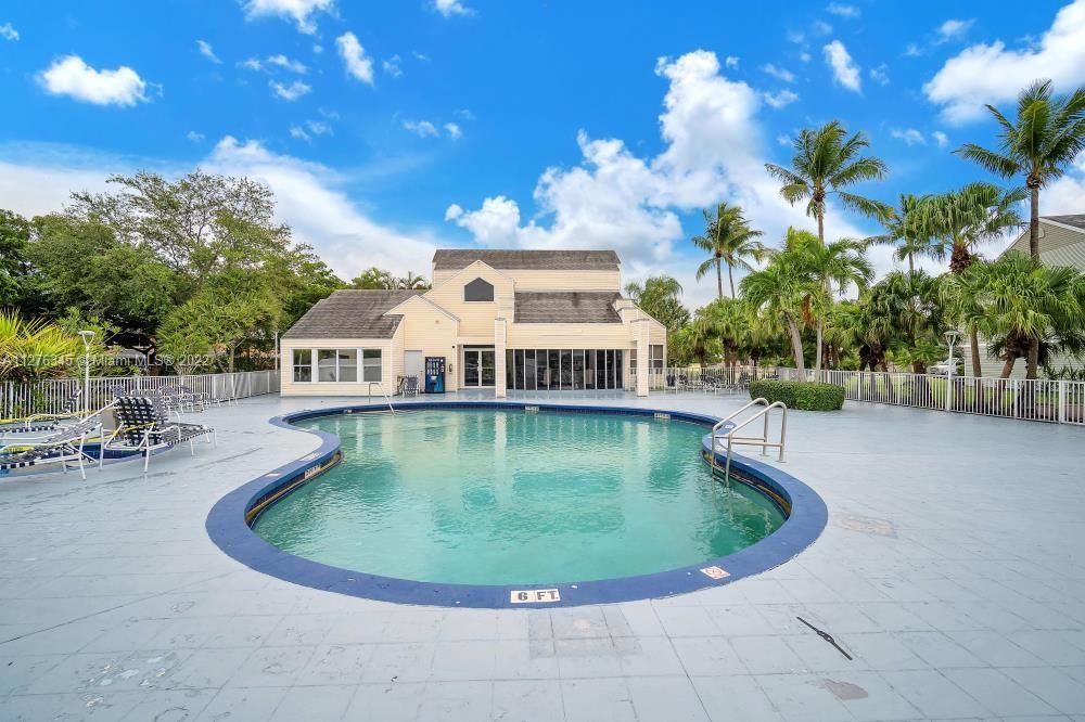 SUMMER LAKE CONDO - Residential