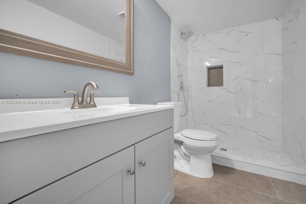 SUMMER LAKE CONDO - Residential