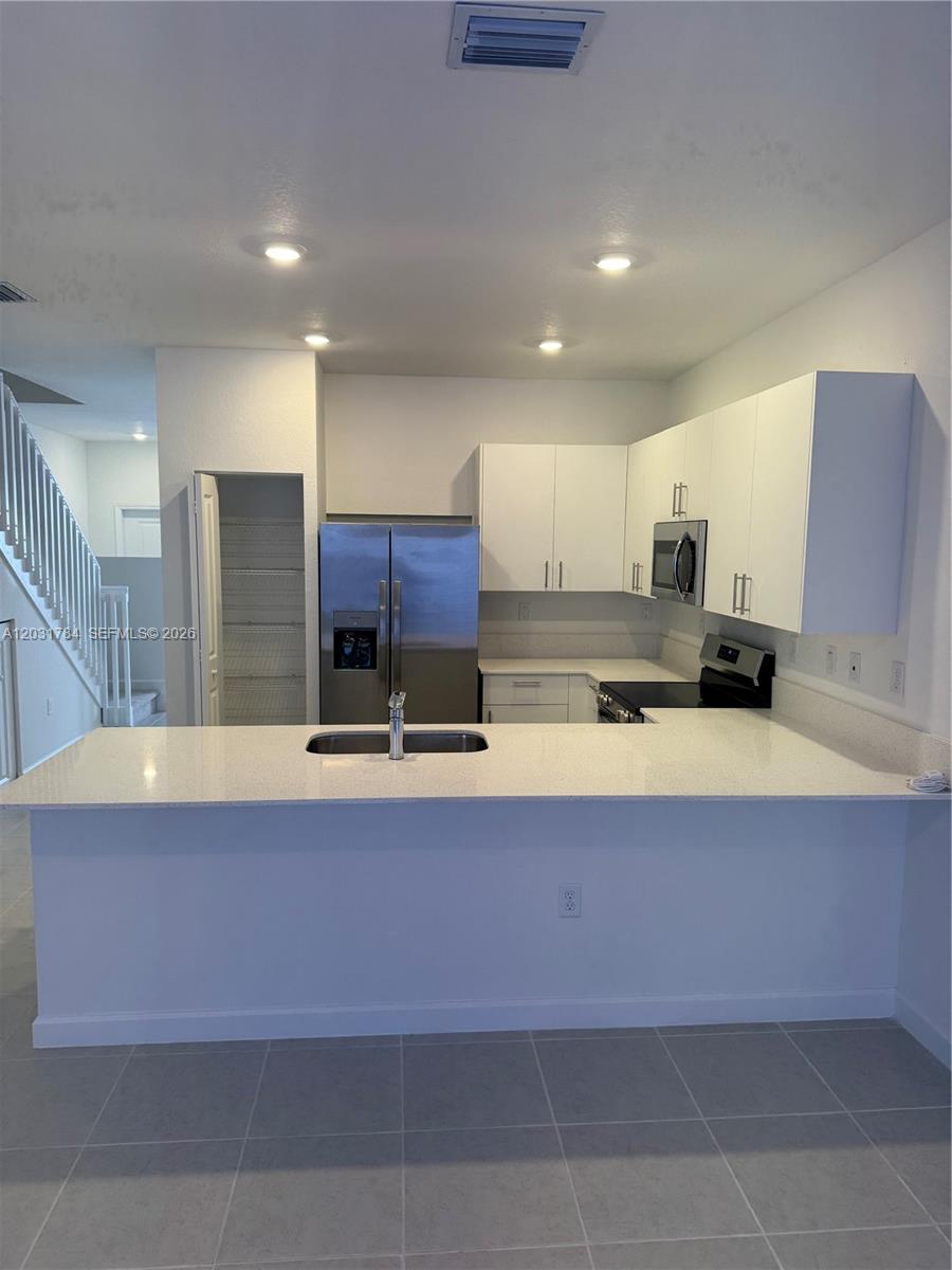 MIAMI LAND & DEVELOPMENT - Residential Lease