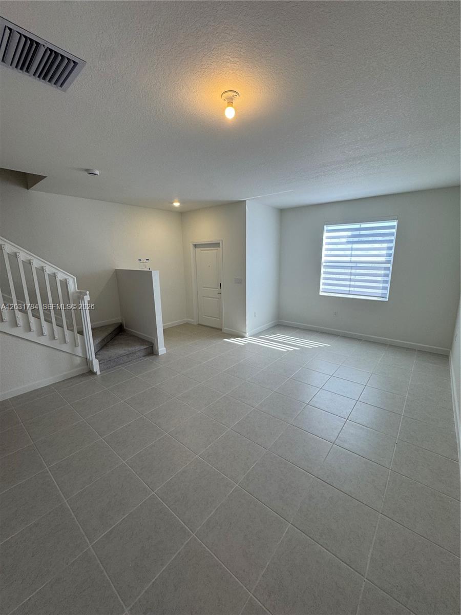MIAMI LAND & DEVELOPMENT - Residential Lease