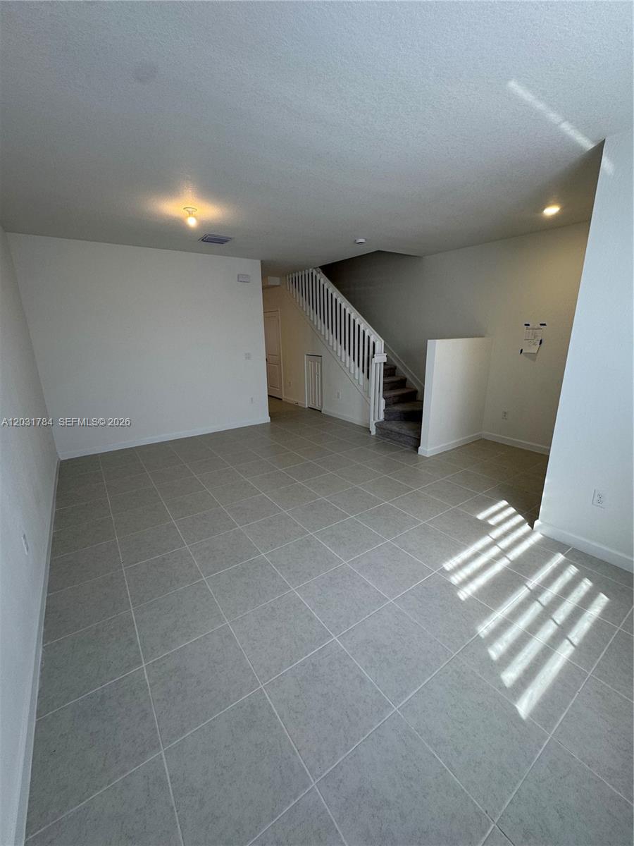 MIAMI LAND & DEVELOPMENT - Residential Lease