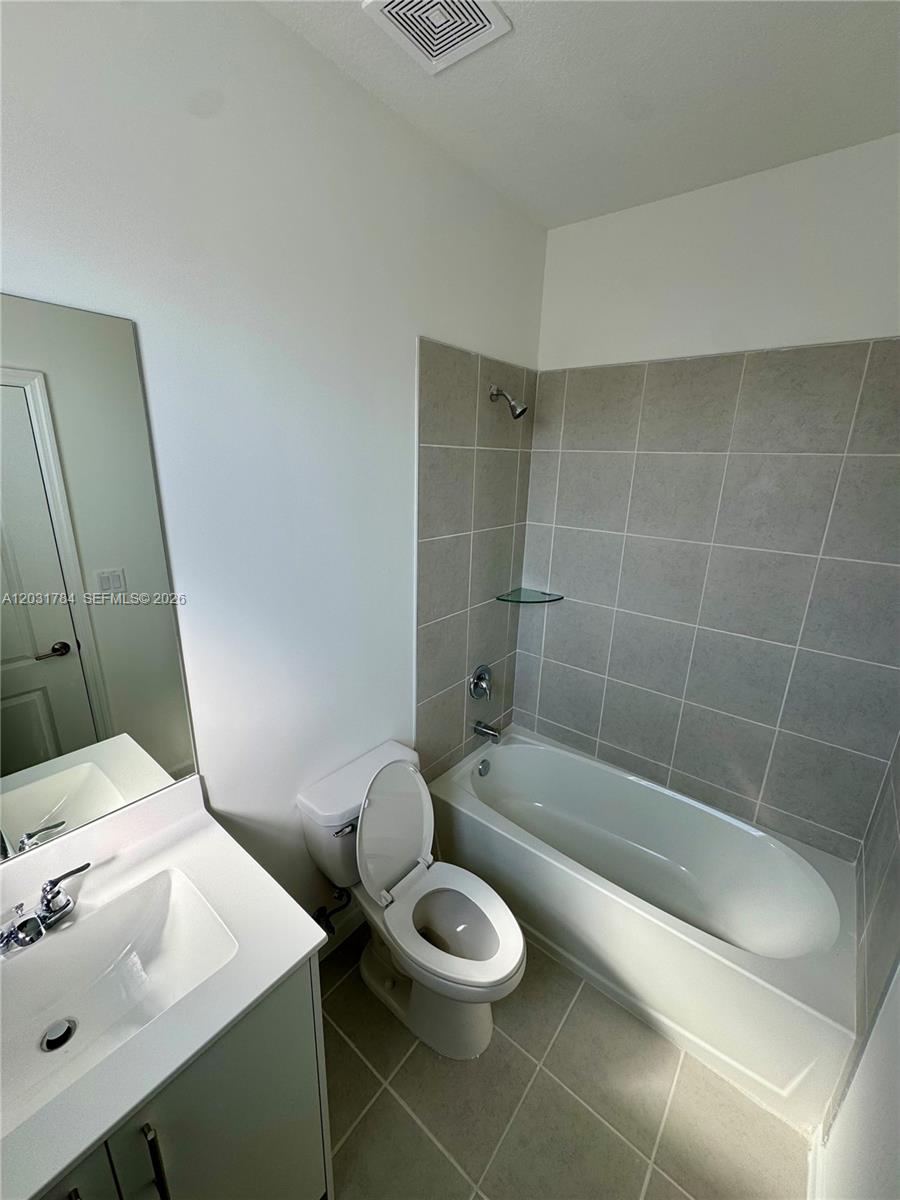 MIAMI LAND & DEVELOPMENT - Residential Lease