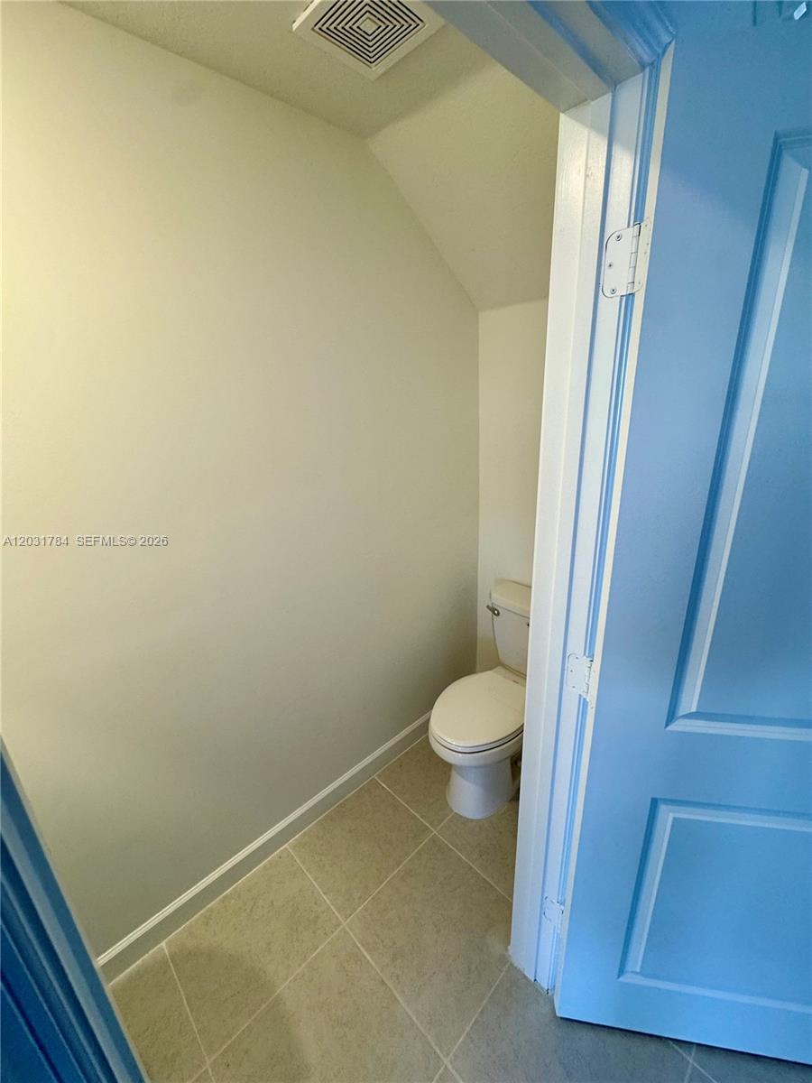 MIAMI LAND & DEVELOPMENT - Residential Lease