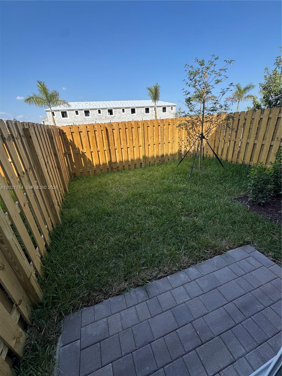 MIAMI LAND & DEVELOPMENT - Residential Lease