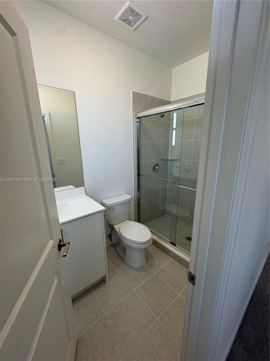 MIAMI LAND & DEVELOPMENT - Residential Lease