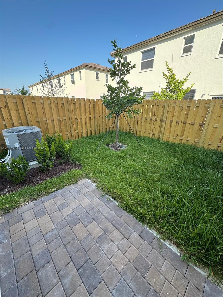 MIAMI LAND & DEVELOPMENT - Residential Lease