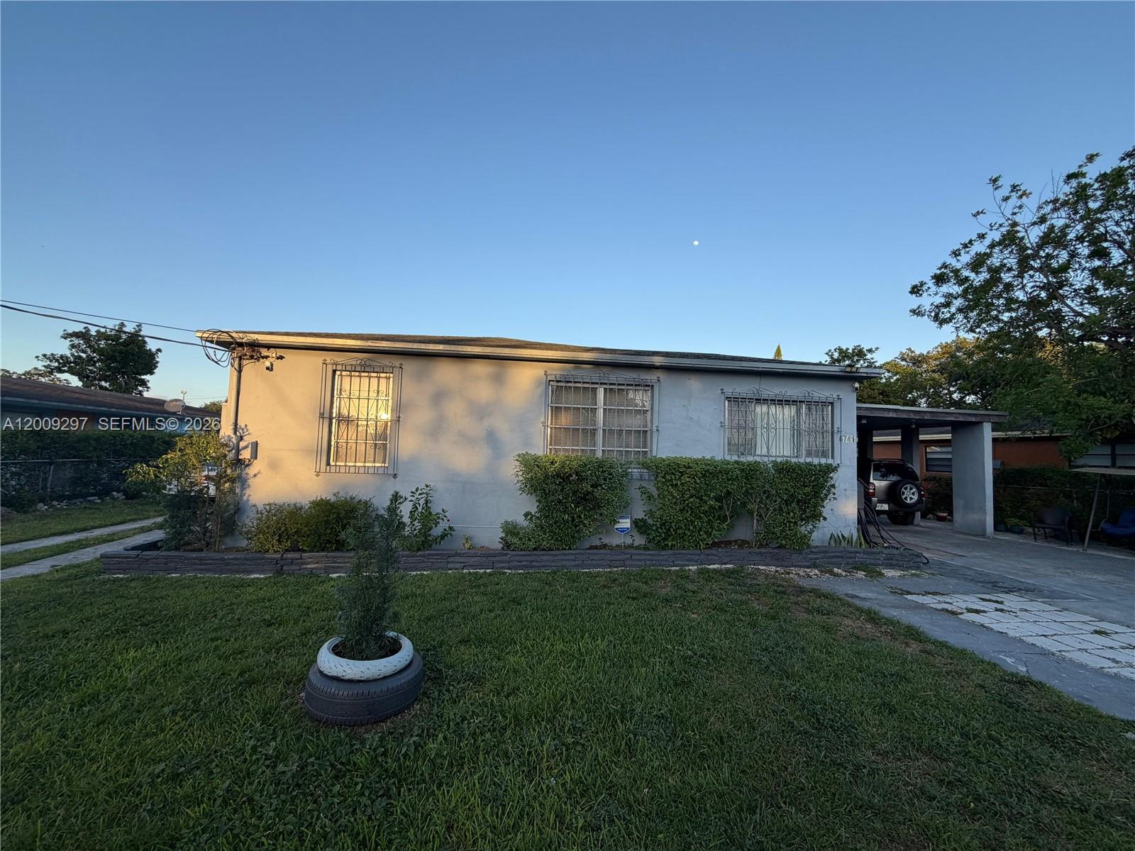 Beautiful and versatile duplex featuring a spacious 3-bedroom, 2-bath main home plus a well-appointed 1-bedroom, 1-bath unit—perfect for extended family or generating additional income. Sitting on a generous lot, this property offers ample outdoor space and plenty of parking. Centrally located near the I-95 Expressway, you’ll enjoy quick access to shopping, dining, and major conveniences. A fantastic opportunity for homeowners and investors alike with strong income potential.