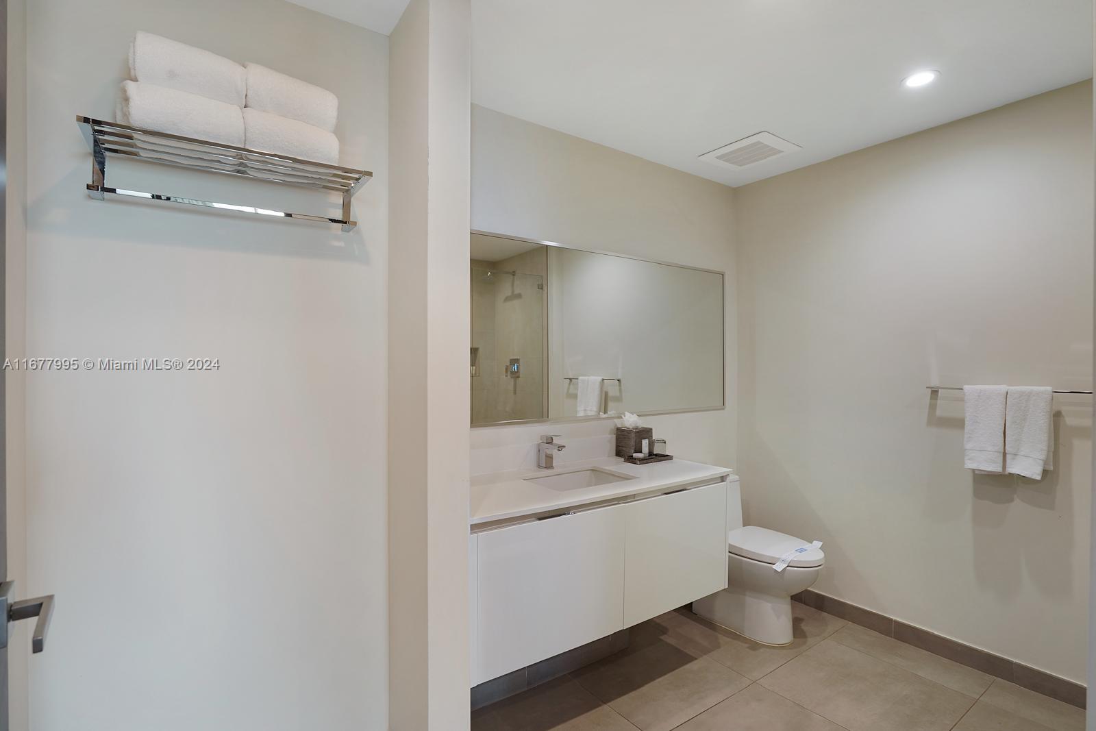 COSTA HOLLYWOOD CONDO - Residential