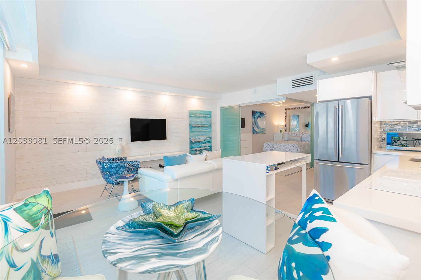 RONEY PALACE CONDO - Residential Lease