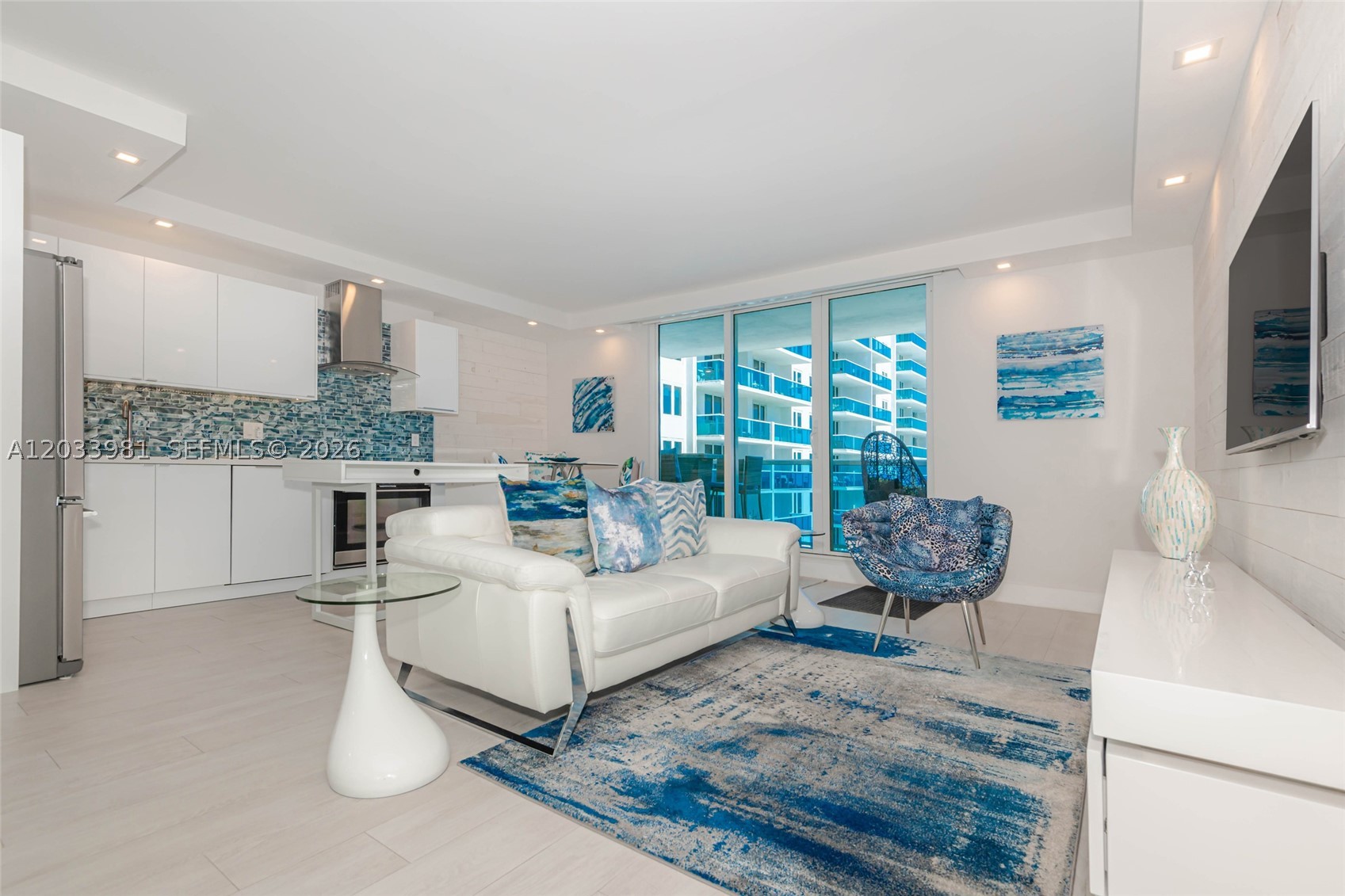 RONEY PALACE CONDO - Residential Lease