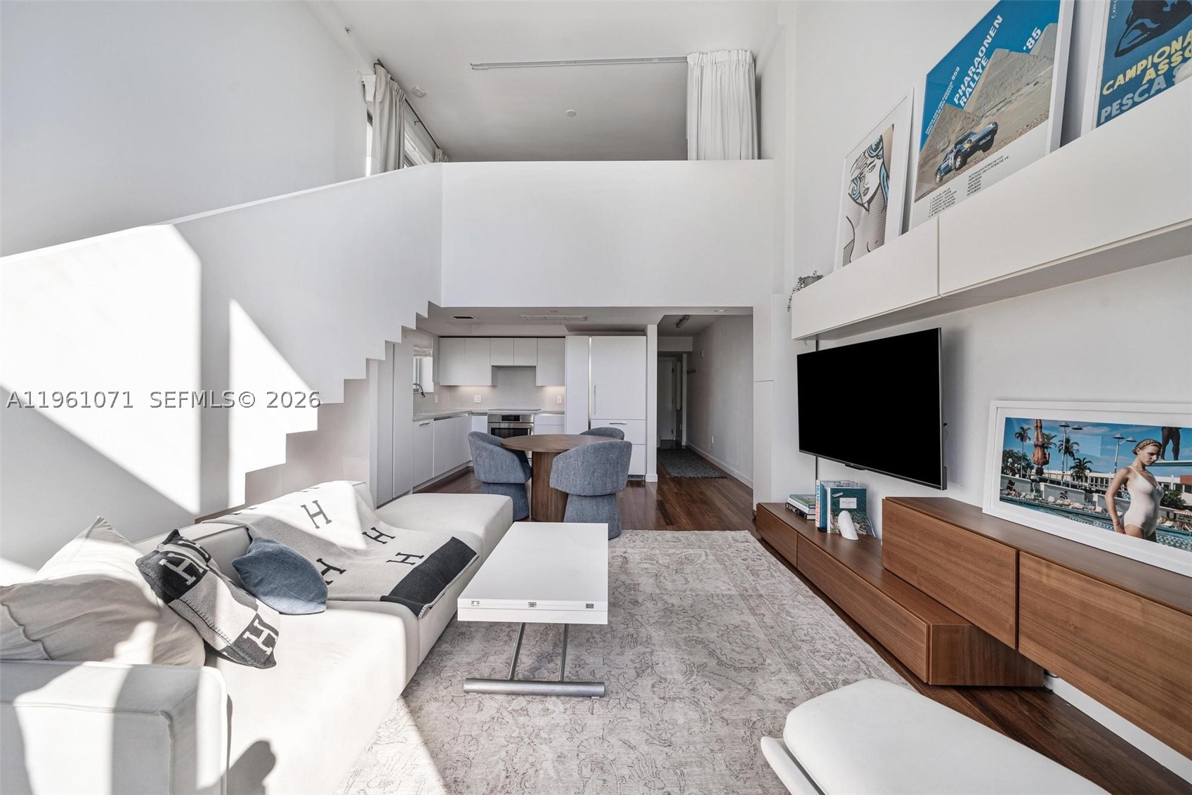 ABSOLUT CONDO - Residential