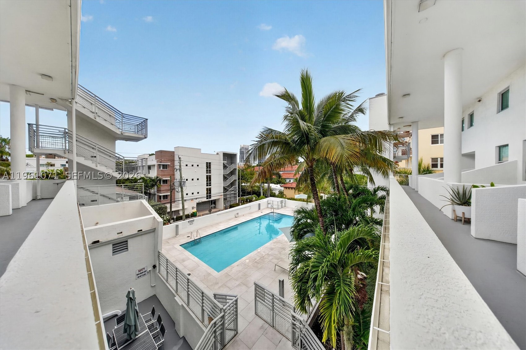 ABSOLUT CONDO - Residential