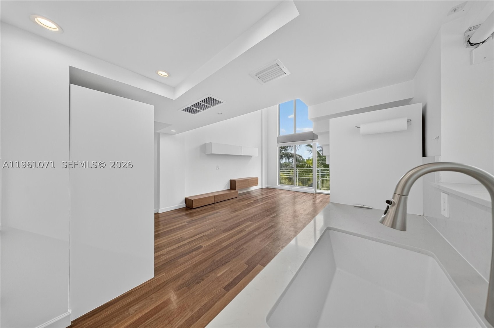 ABSOLUT CONDO - Residential