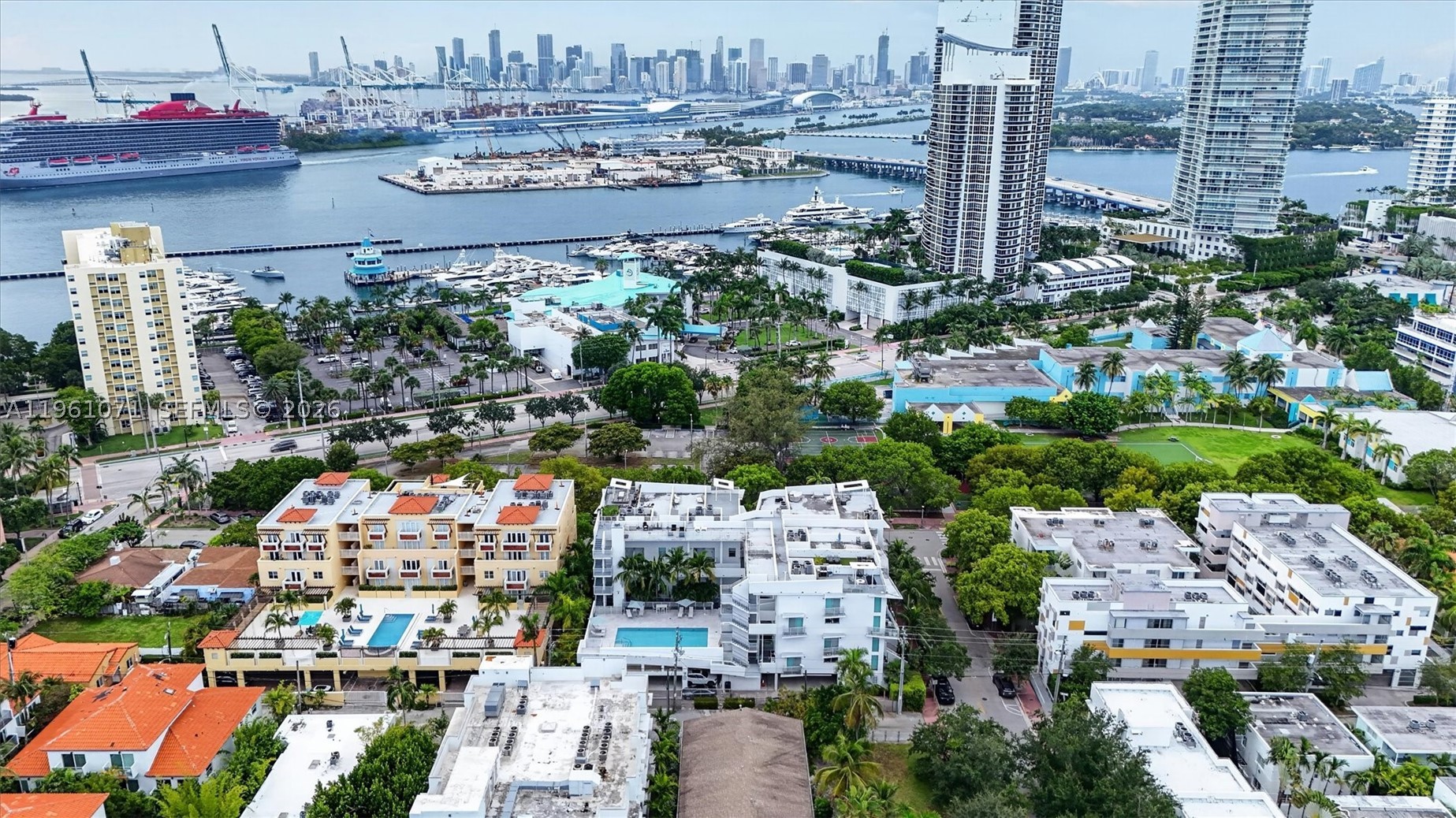 ABSOLUT CONDO - Residential