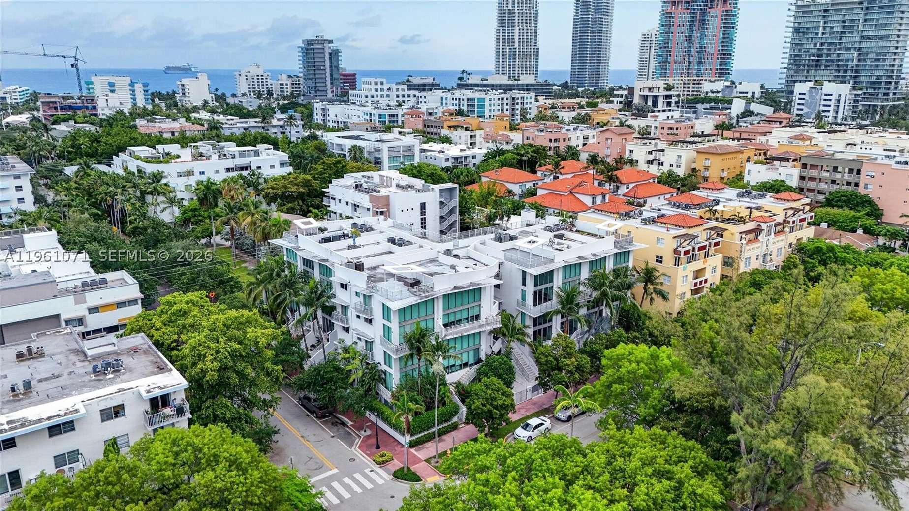 ABSOLUT CONDO - Residential