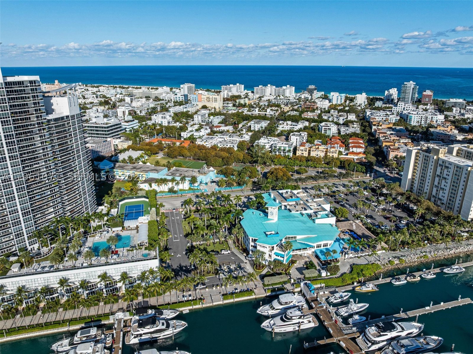 ABSOLUT CONDO - Residential