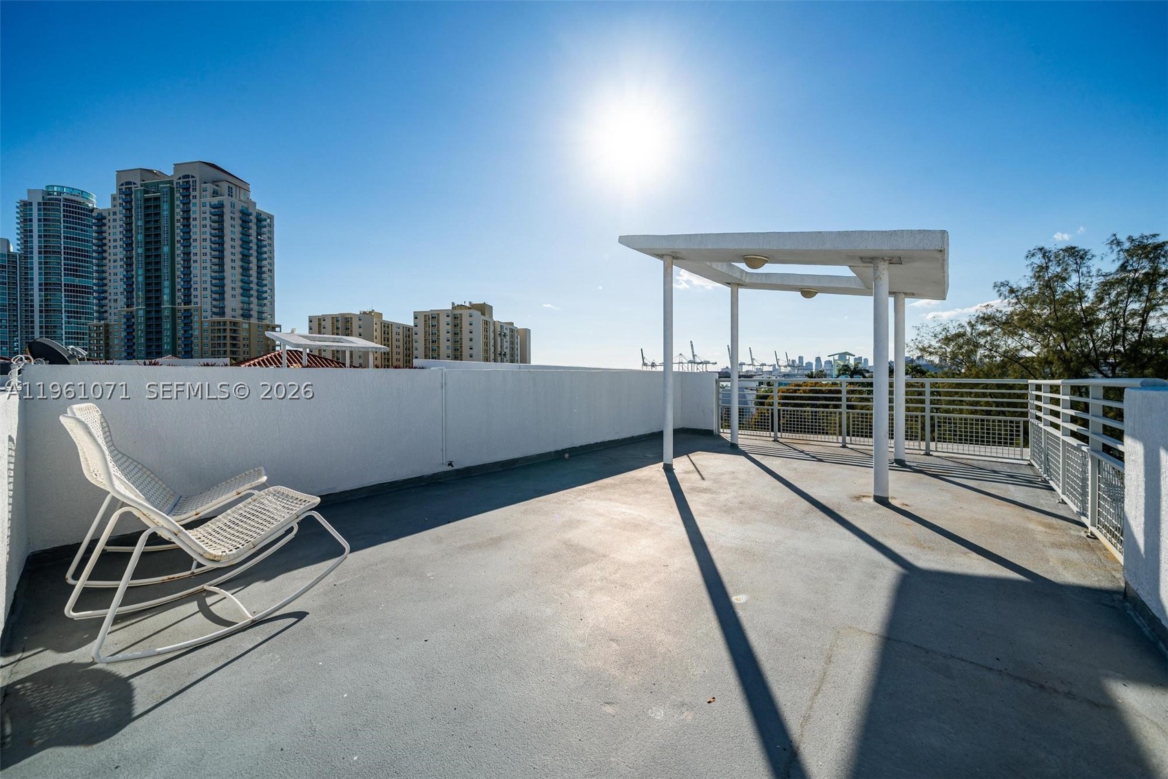 ABSOLUT CONDO - Residential