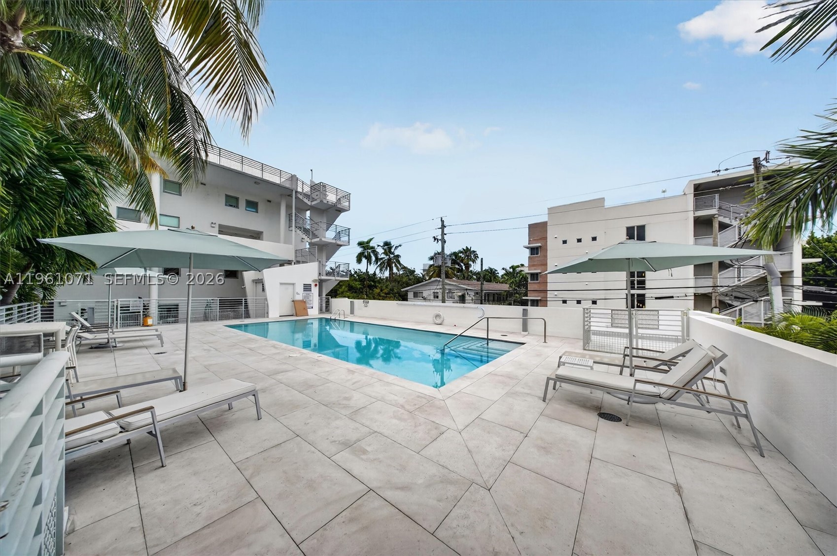 ABSOLUT CONDO - Residential