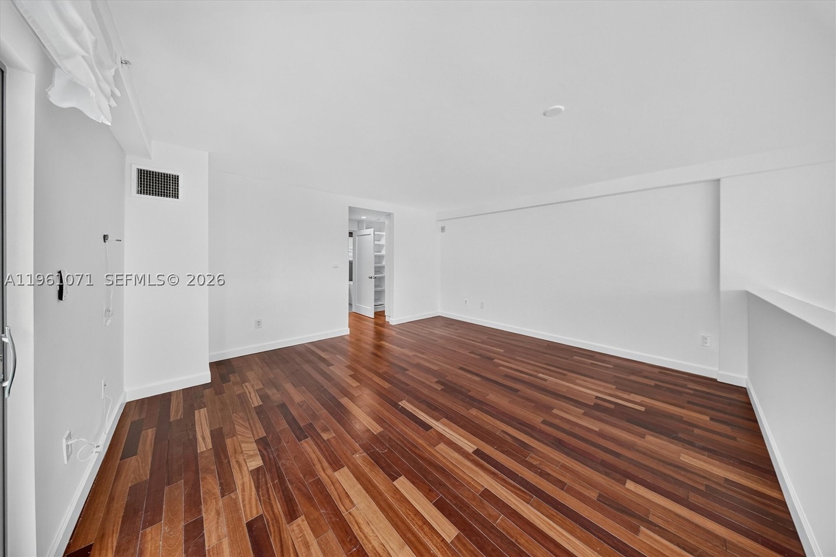 ABSOLUT CONDO - Residential
