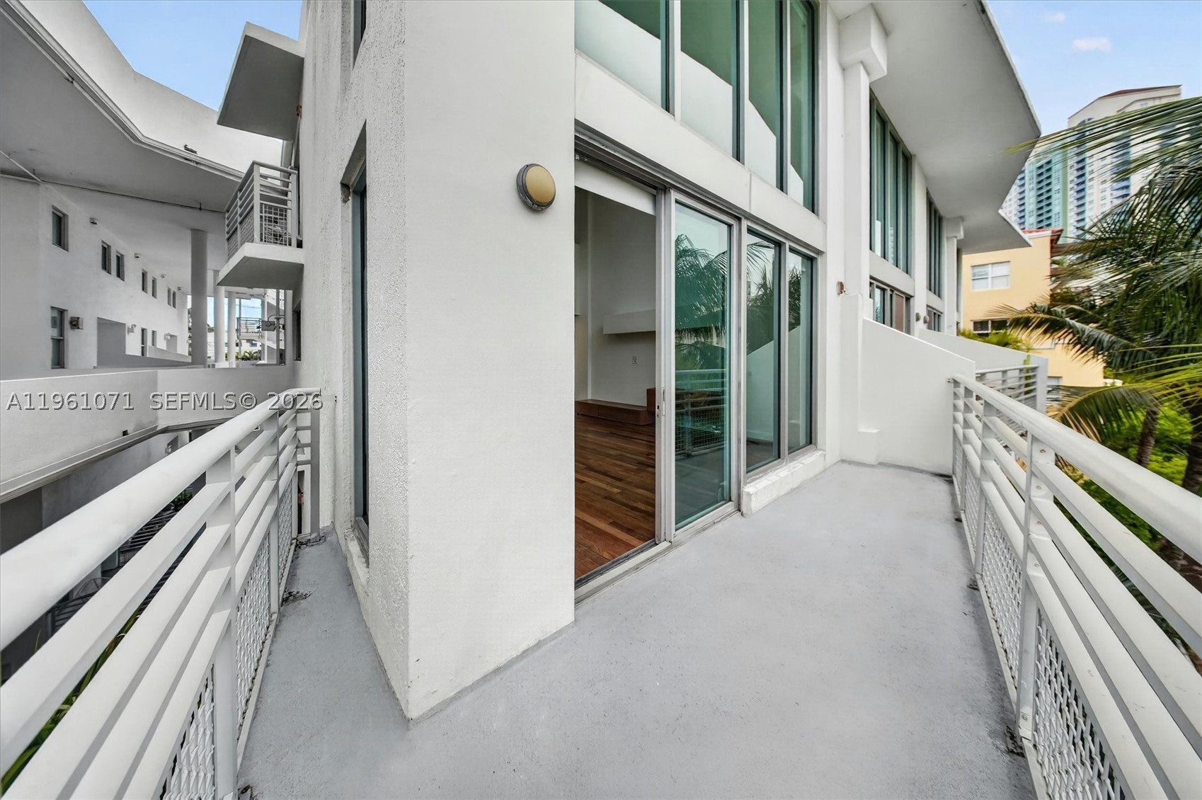 ABSOLUT CONDO - Residential