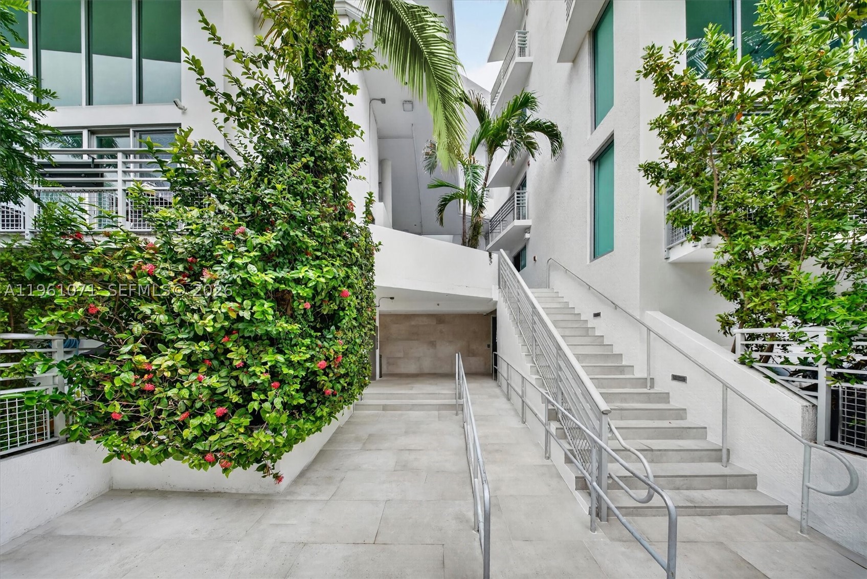 ABSOLUT CONDO - Residential