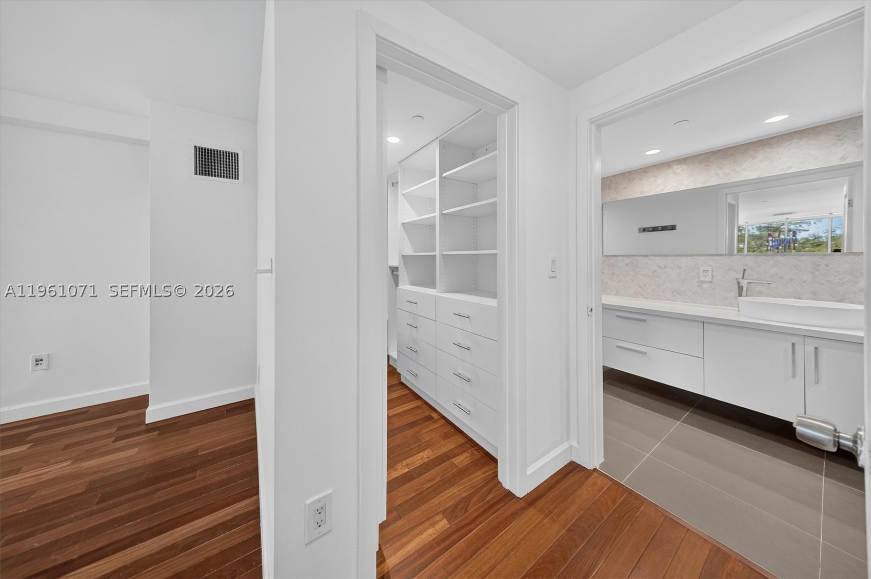ABSOLUT CONDO - Residential