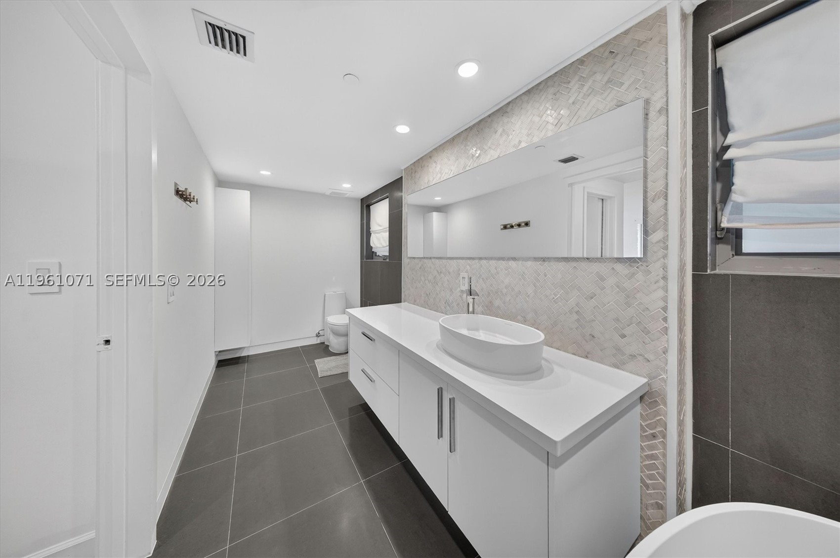 ABSOLUT CONDO - Residential
