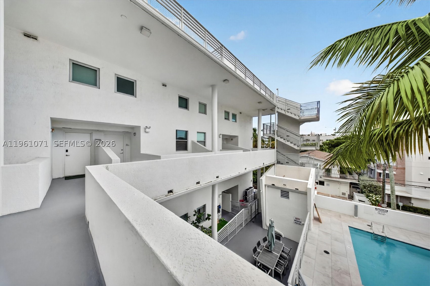ABSOLUT CONDO - Residential