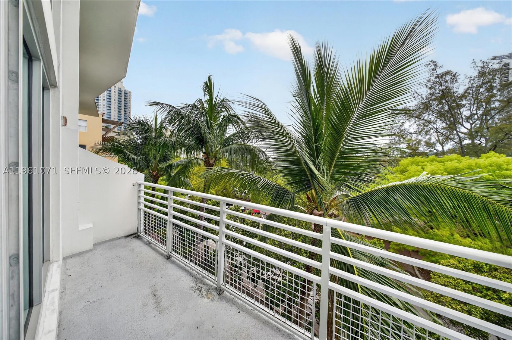 ABSOLUT CONDO - Residential