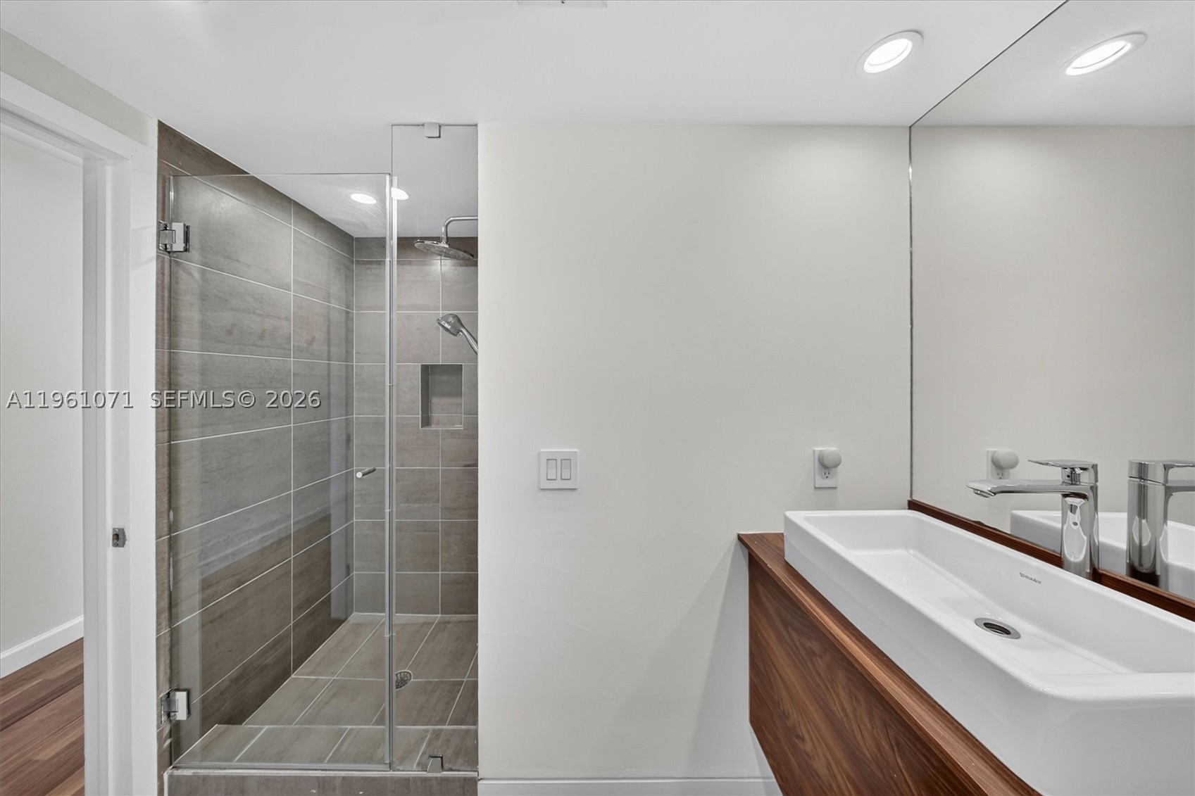ABSOLUT CONDO - Residential