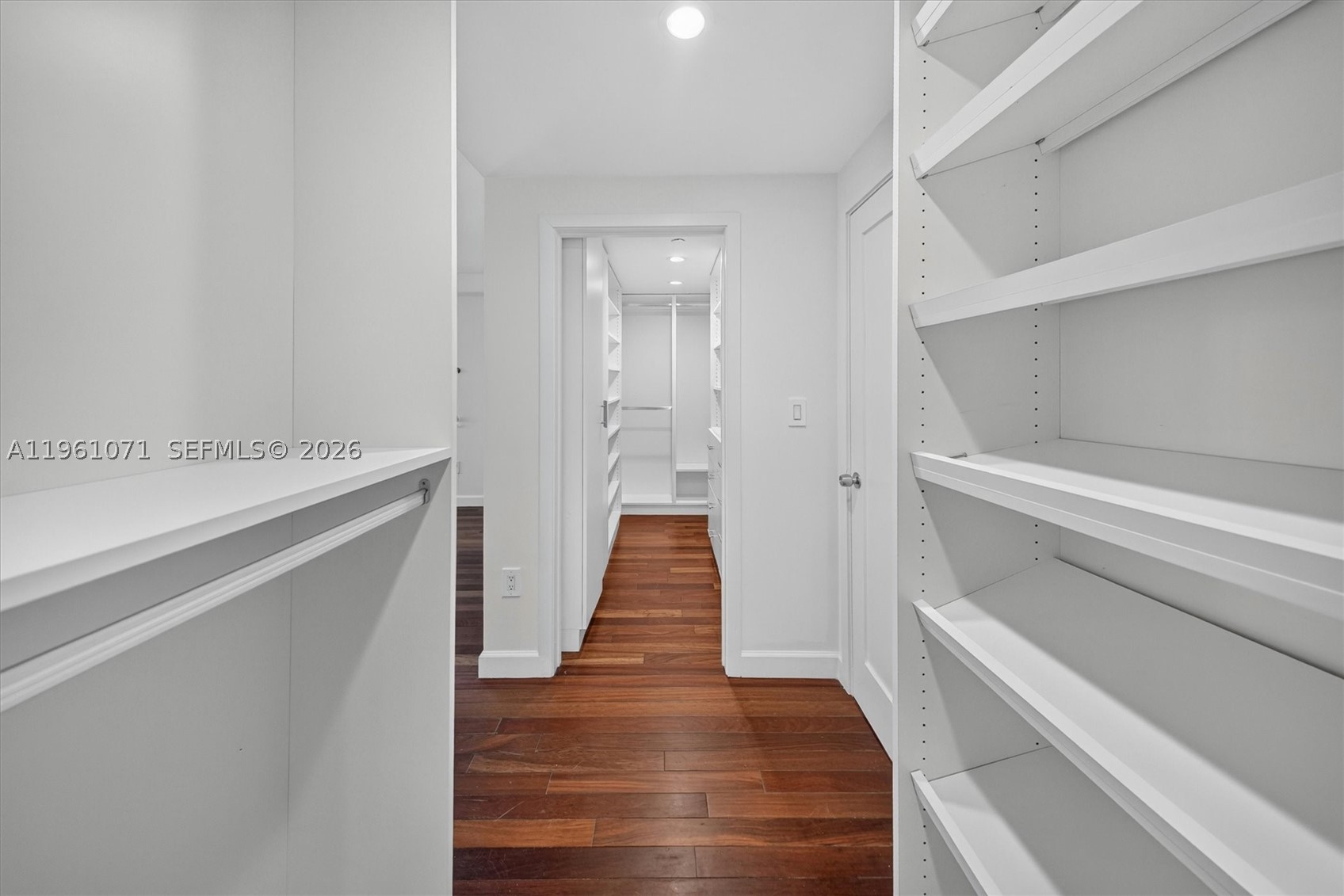 ABSOLUT CONDO - Residential