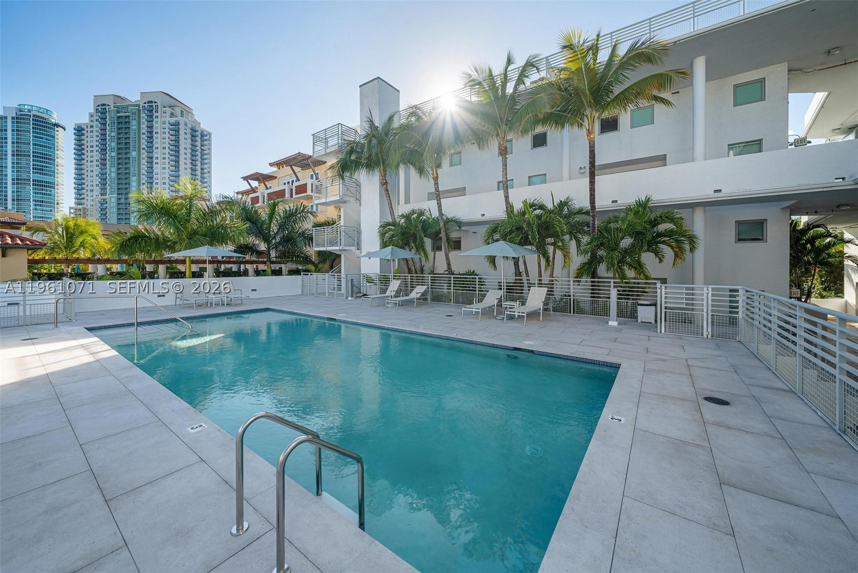 ABSOLUT CONDO - Residential