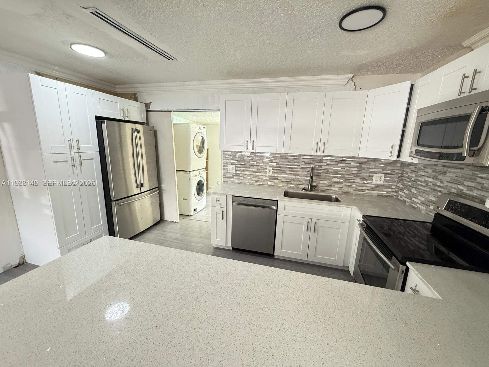 PLAYLAND ISLES - Residential