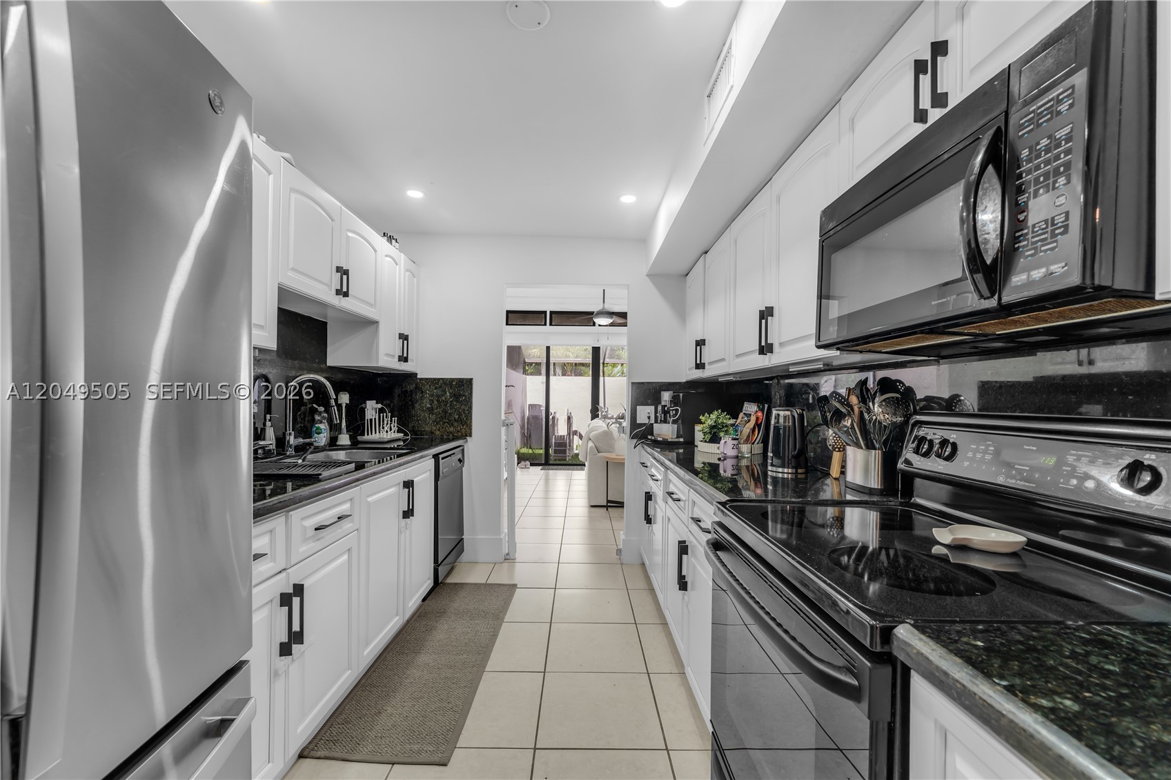 DADELAND WALK - Residential Lease