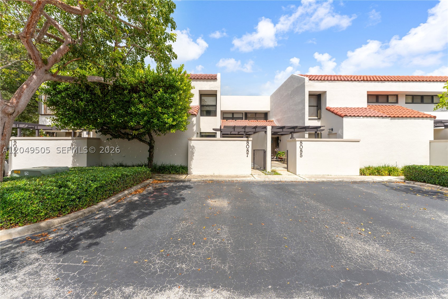 Beautiful townhouse located in the gated community of Dadeland Walk. This residence offers a spacious and functional layout with comfortable living areas, bright interiors, and well-designed spaces for everyday living and entertaining. Enjoy community amenities including a pool, clubhouse, and security. Ideally located near shopping, dining, major transportation routes, and popular destinations throughout Miami. A great opportunity to live in a convenient and desirable area.