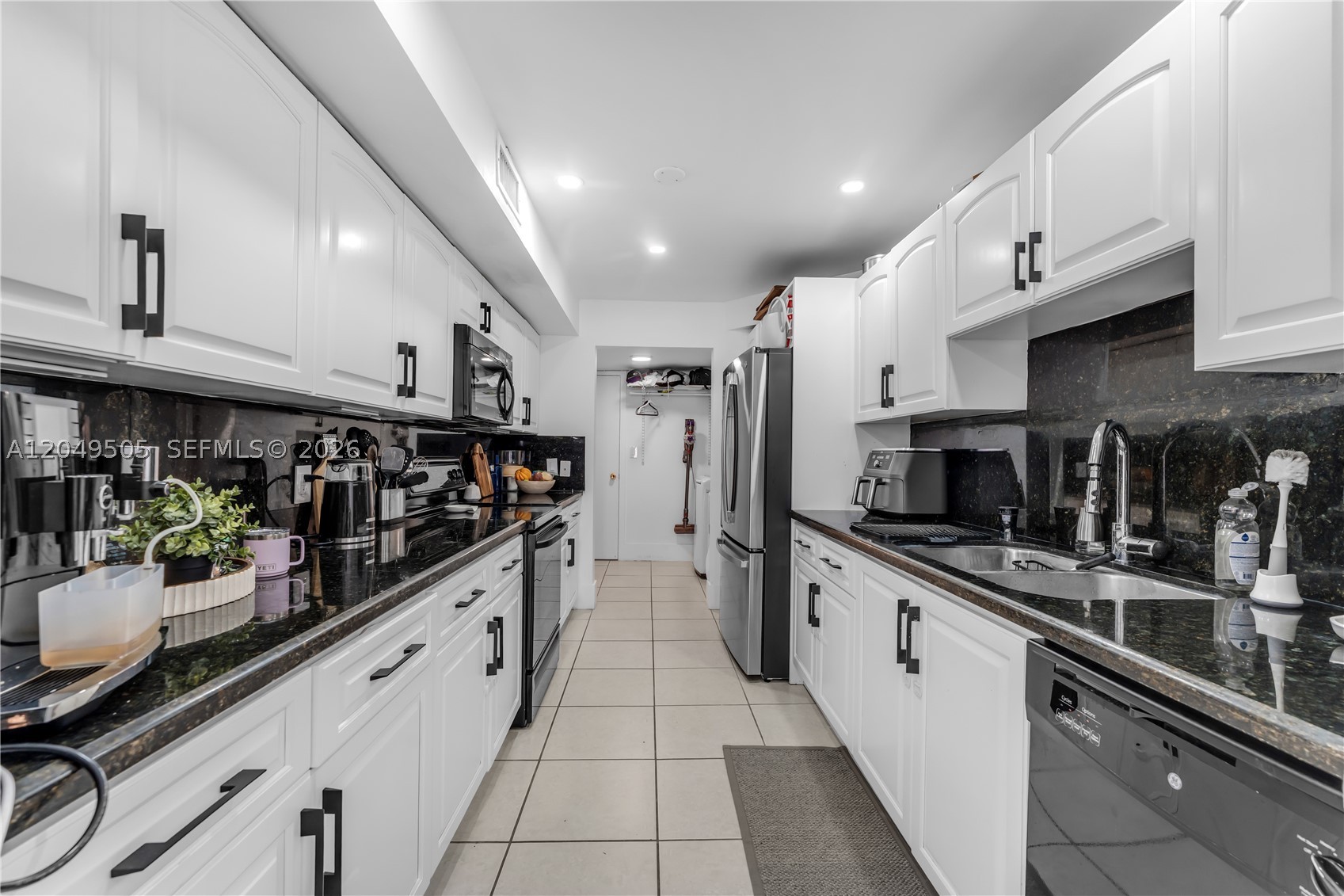 DADELAND WALK - Residential Lease
